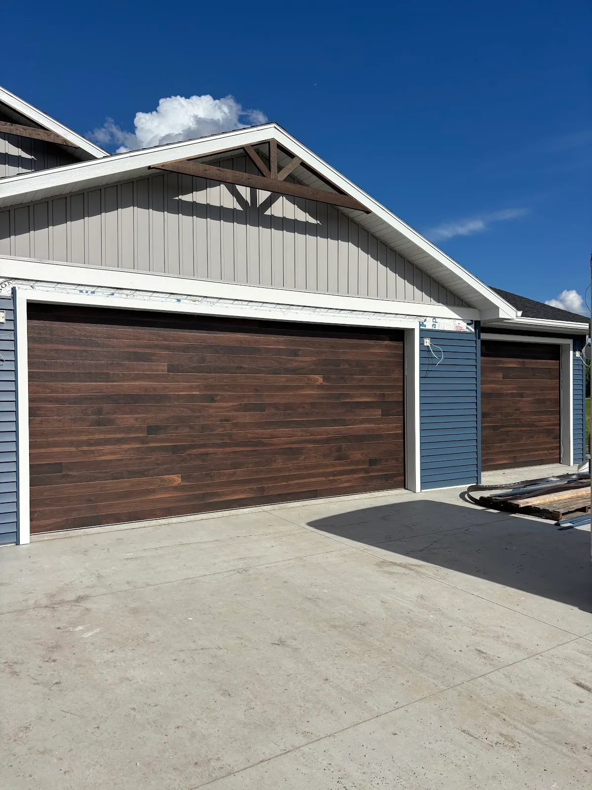 701 Garage Doors in Fargo