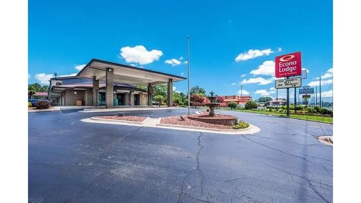 Econo Lodge Inn & Suites Huntsville University Area in Huntsville